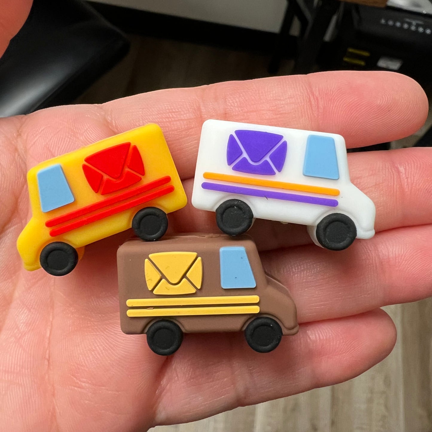 3D Mail Truck Silicone Focal Bead (2pcs)