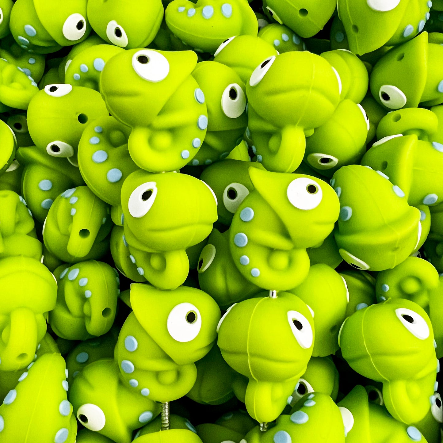 3D Chameleon Silicone Focal Bead (2 pcs)