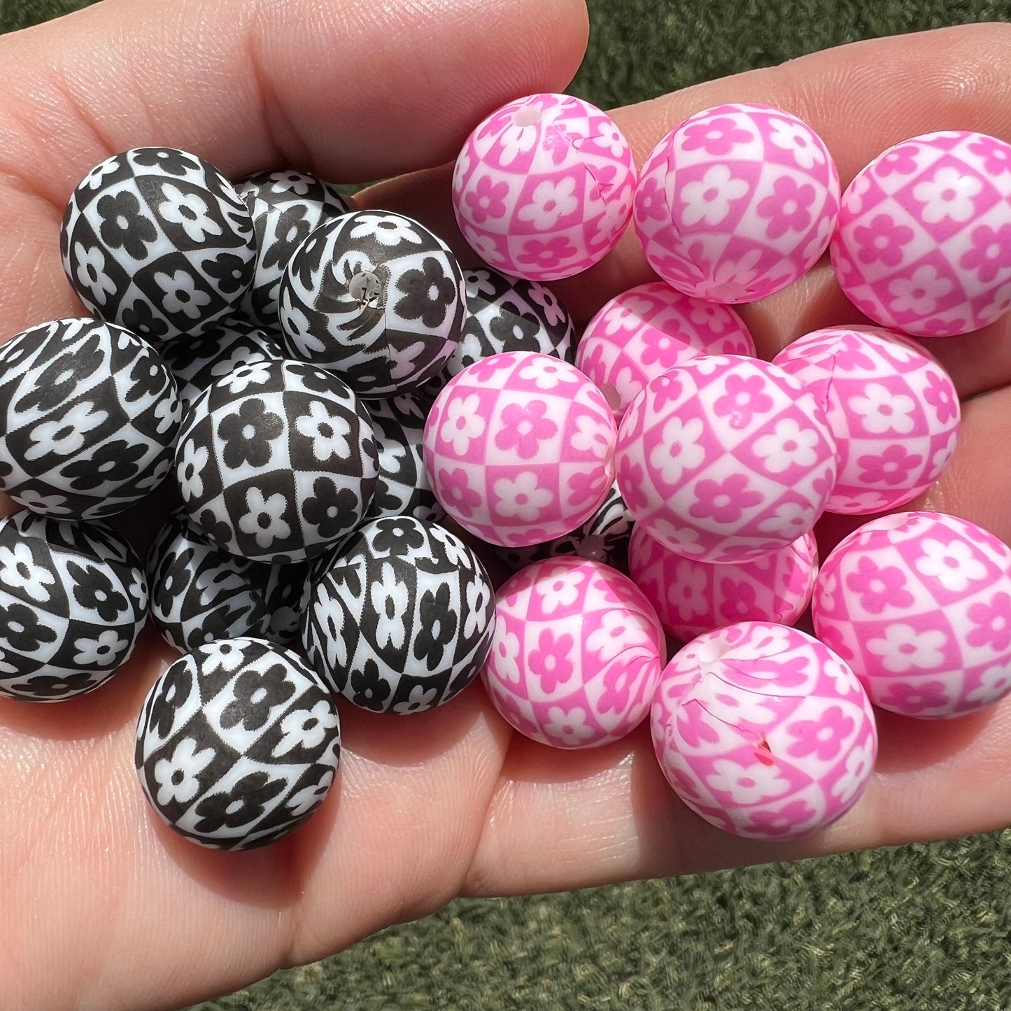 15mm Checkered Daisy Print Silicone Beads (pack of 10)